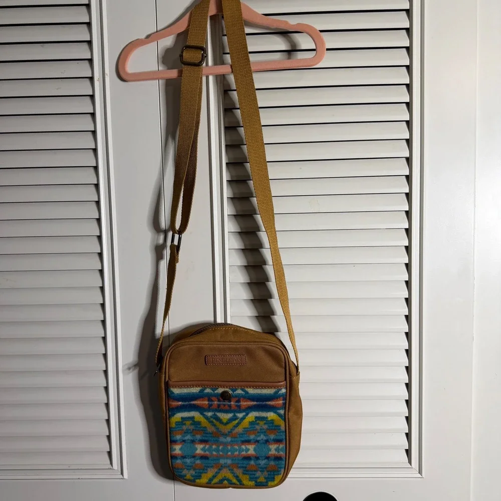 Pendleton Wool Utility Crossbody Bag Tan Southwestern Geometric Aztec Alto Mesa